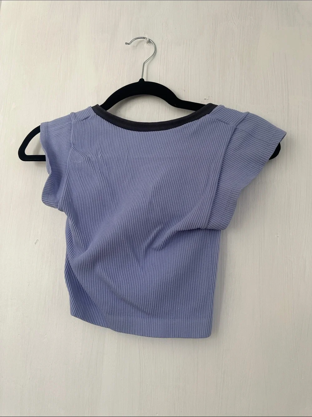 Lilac Ribbed V-Neck Women’s Top with Contrast Trim